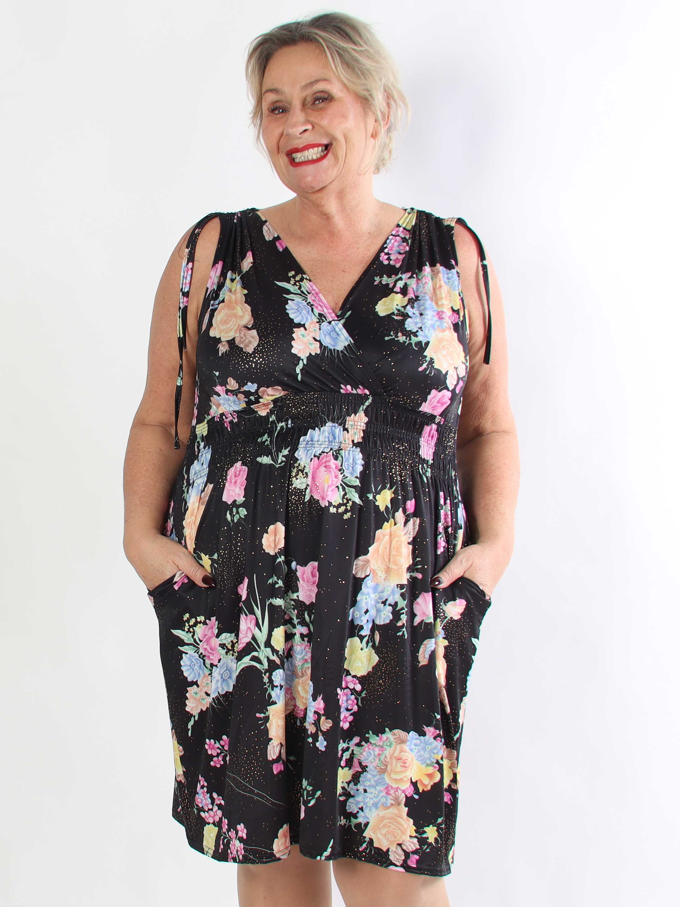 Pams Bouquet Short - Kort plus size kjole med blomster og guld støv